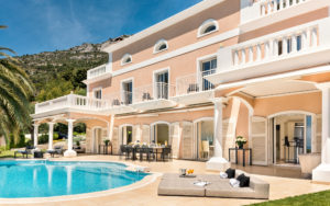 relax at the pool of Villa Monaco